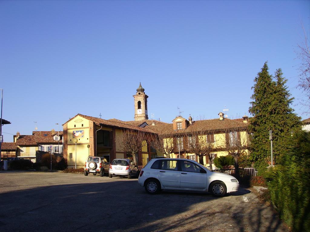 Al Centro Del Borgo Apartment Guarene Екстериор снимка