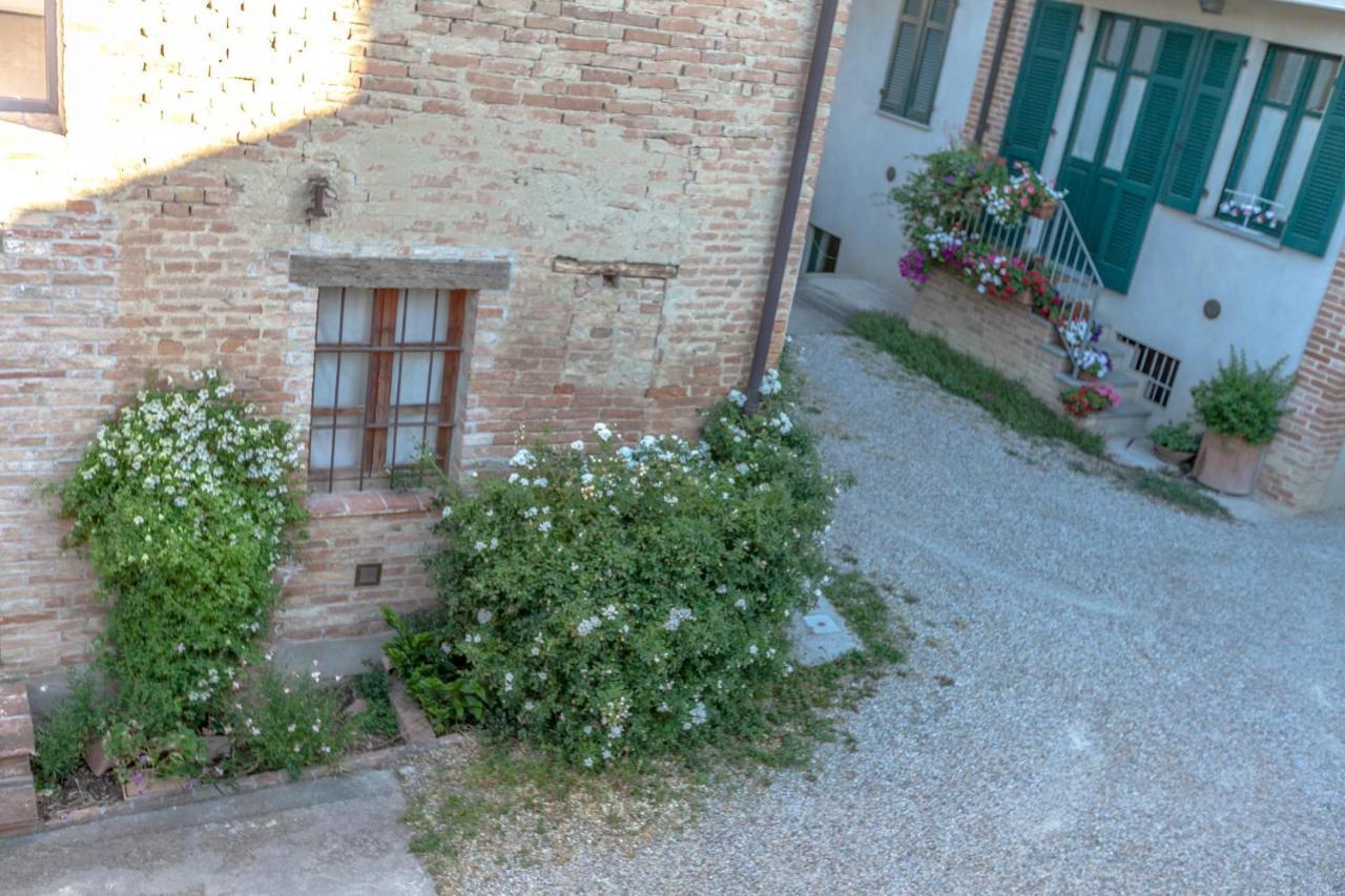 Al Centro Del Borgo Apartment Guarene Екстериор снимка