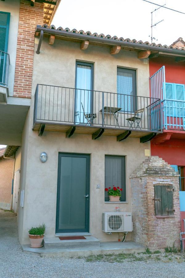 Al Centro Del Borgo Apartment Guarene Екстериор снимка